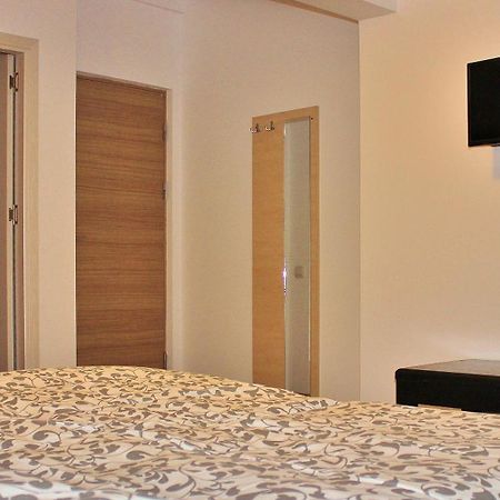 Central Guesthouse (Adults Only) Βουκουρέστι Εξωτερικό φωτογραφία