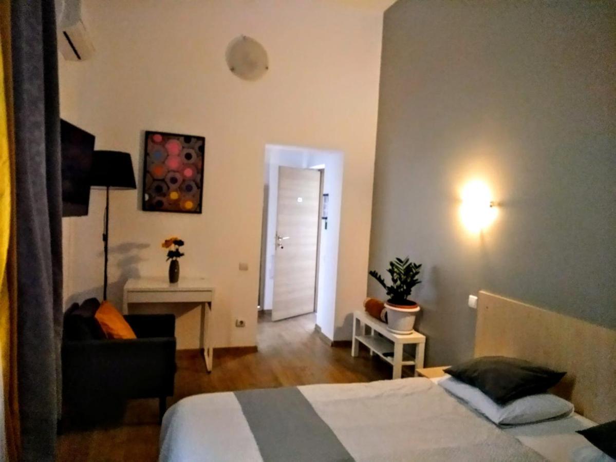 Central Guesthouse (Adults Only) Βουκουρέστι Εξωτερικό φωτογραφία