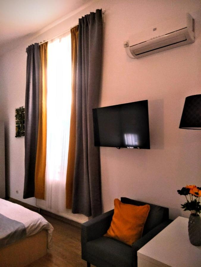Central Guesthouse (Adults Only) Βουκουρέστι Εξωτερικό φωτογραφία