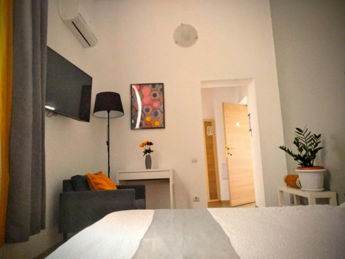 Central Guesthouse (Adults Only) Βουκουρέστι Εξωτερικό φωτογραφία