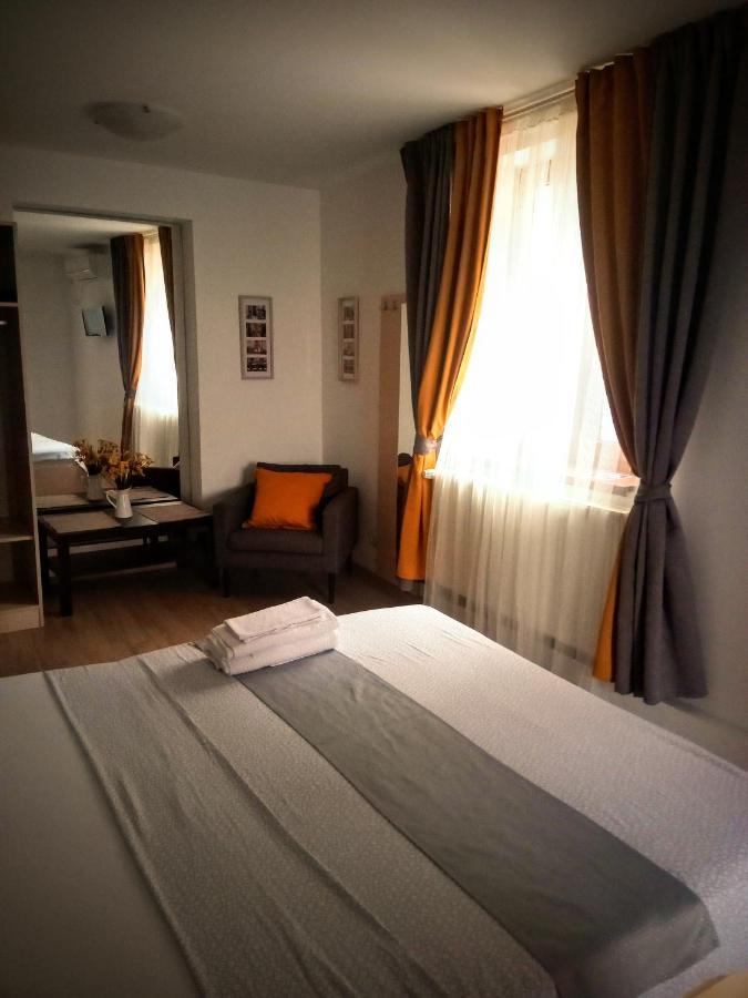 Central Guesthouse (Adults Only) Βουκουρέστι Εξωτερικό φωτογραφία