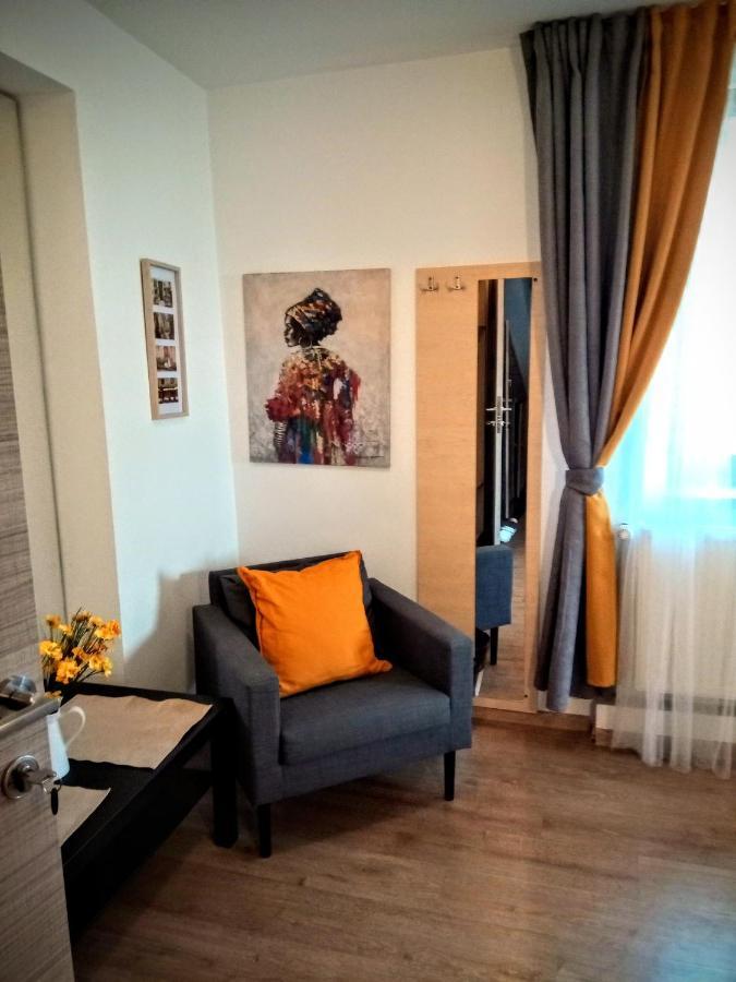 Central Guesthouse (Adults Only) Βουκουρέστι Εξωτερικό φωτογραφία