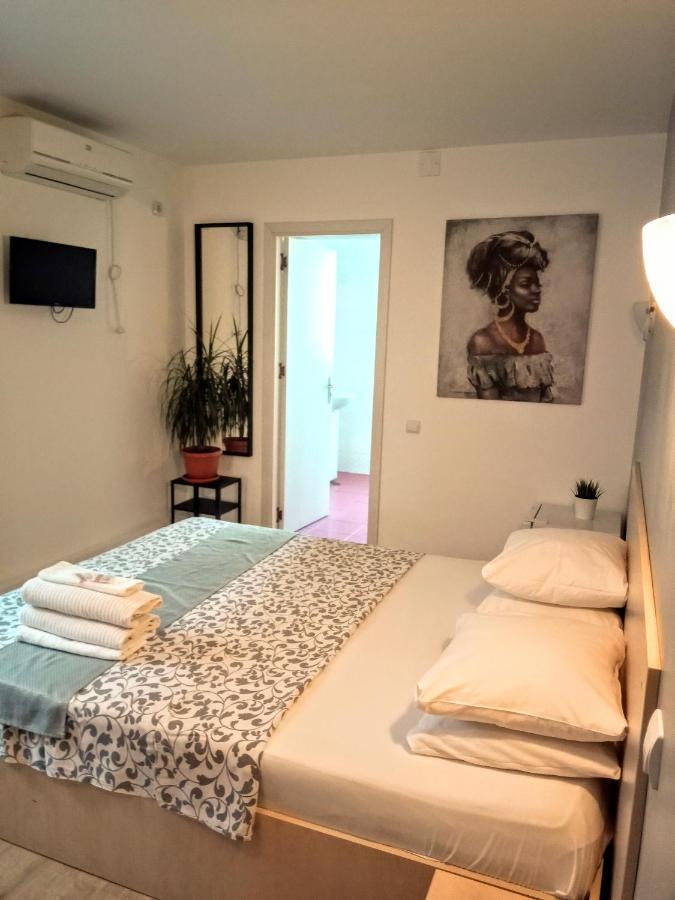 Central Guesthouse (Adults Only) Βουκουρέστι Εξωτερικό φωτογραφία