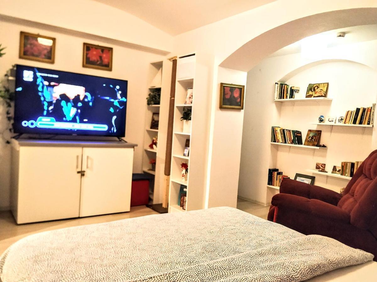 Central Guesthouse (Adults Only) Βουκουρέστι Εξωτερικό φωτογραφία