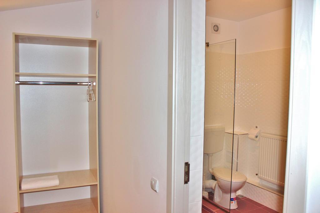 Central Guesthouse (Adults Only) Βουκουρέστι Εξωτερικό φωτογραφία
