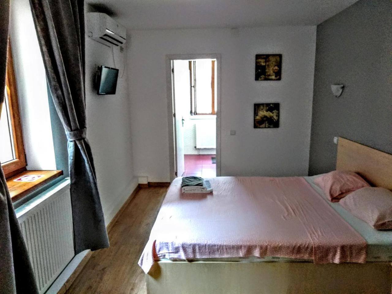 Central Guesthouse (Adults Only) Βουκουρέστι Εξωτερικό φωτογραφία