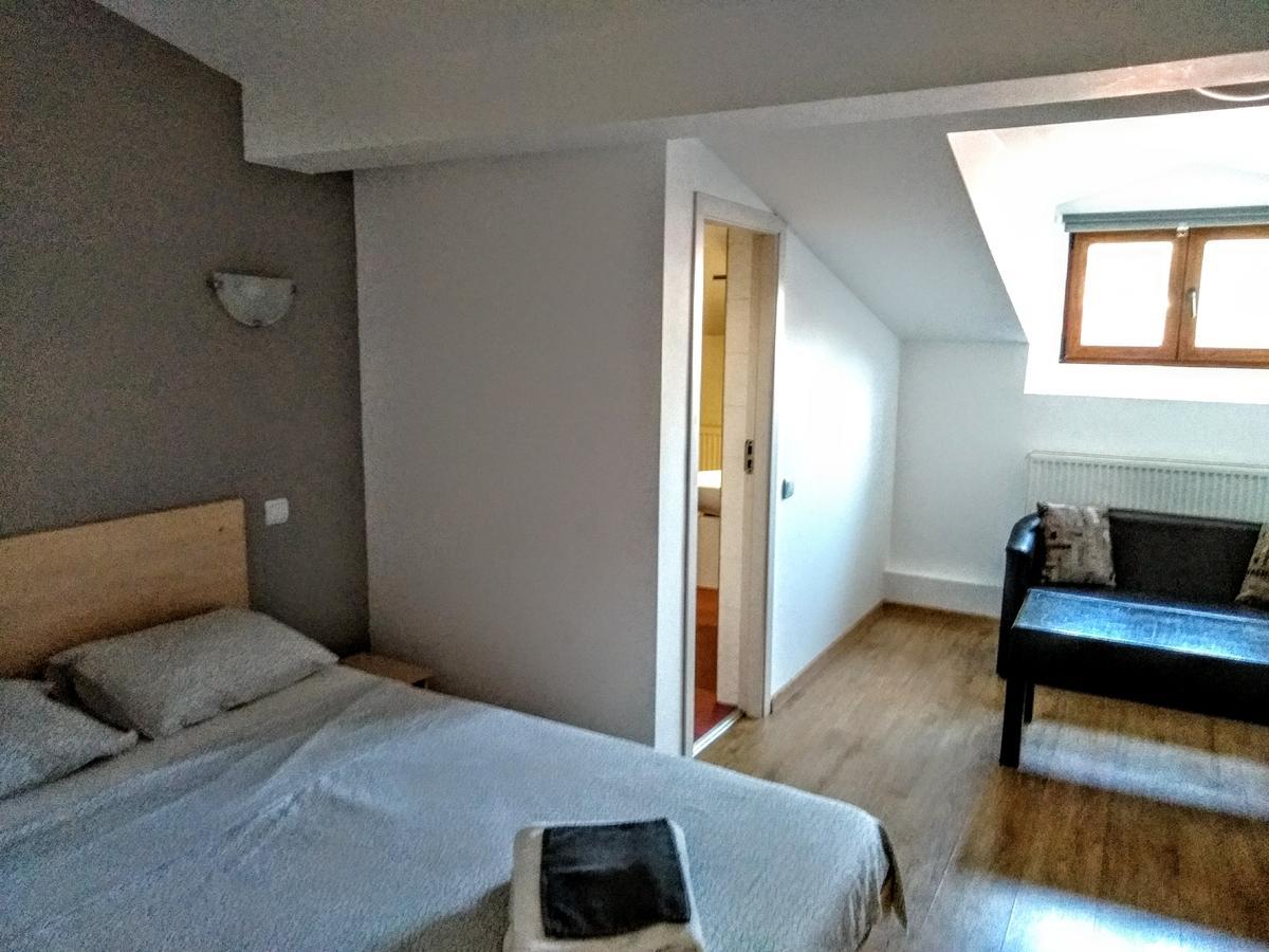 Central Guesthouse (Adults Only) Βουκουρέστι Εξωτερικό φωτογραφία