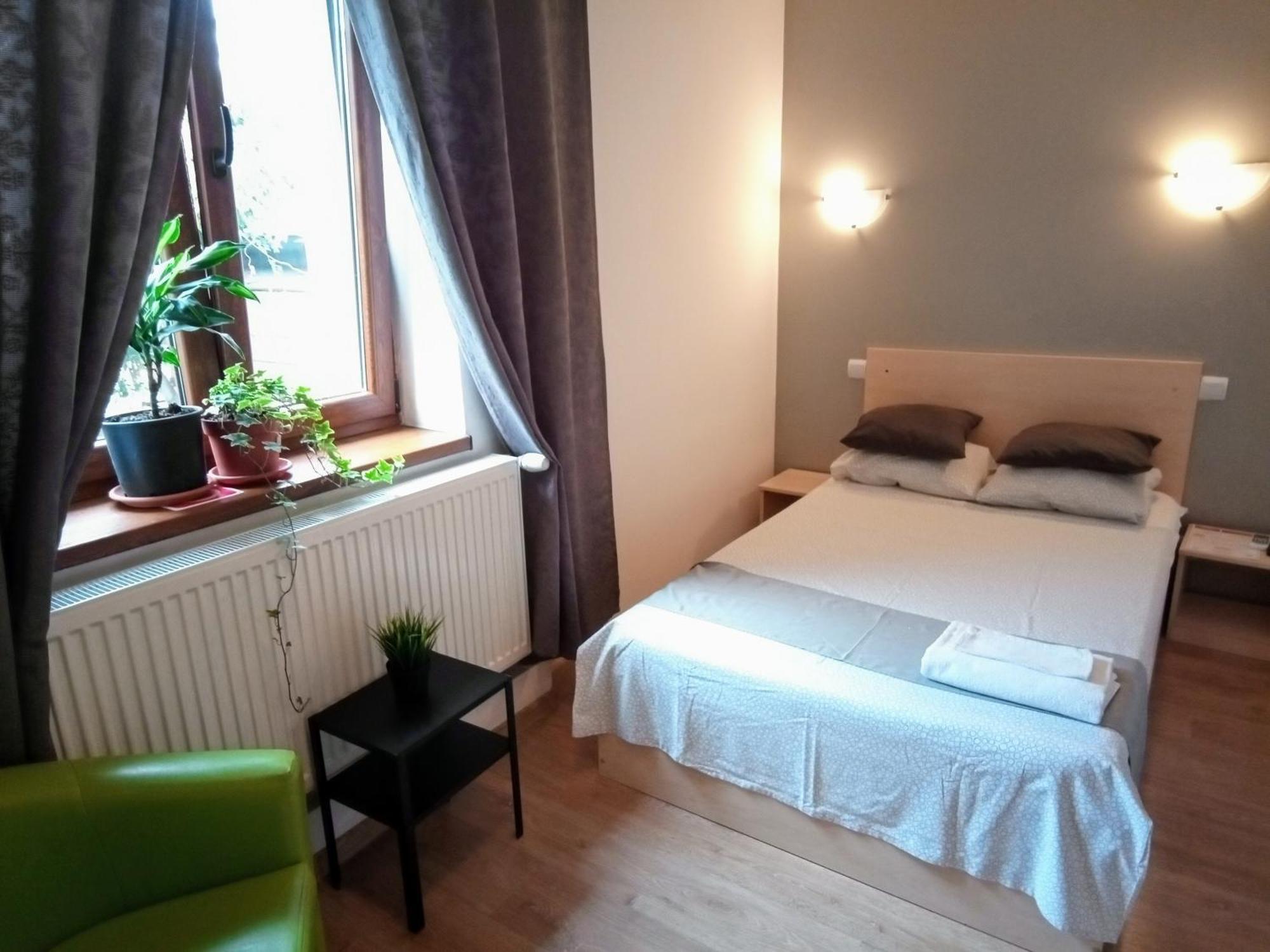 Central Guesthouse (Adults Only) Βουκουρέστι Εξωτερικό φωτογραφία
