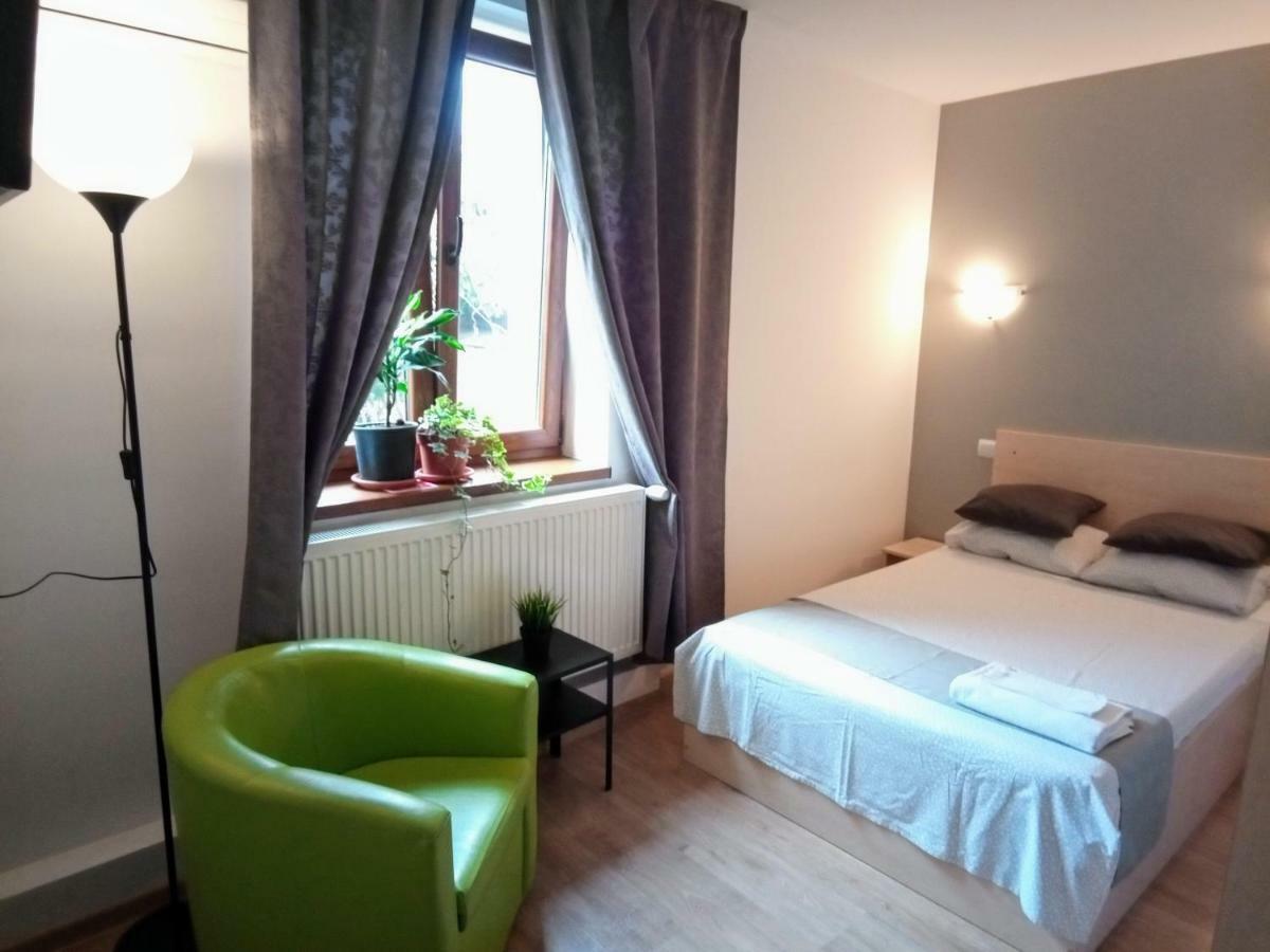 Central Guesthouse (Adults Only) Βουκουρέστι Εξωτερικό φωτογραφία