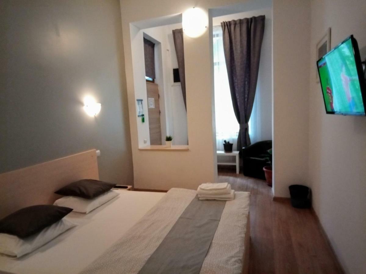 Central Guesthouse (Adults Only) Βουκουρέστι Εξωτερικό φωτογραφία