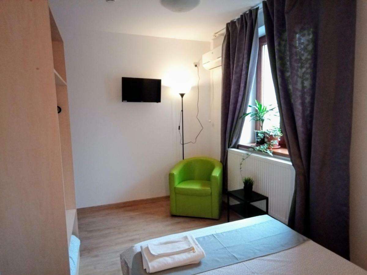 Central Guesthouse (Adults Only) Βουκουρέστι Εξωτερικό φωτογραφία