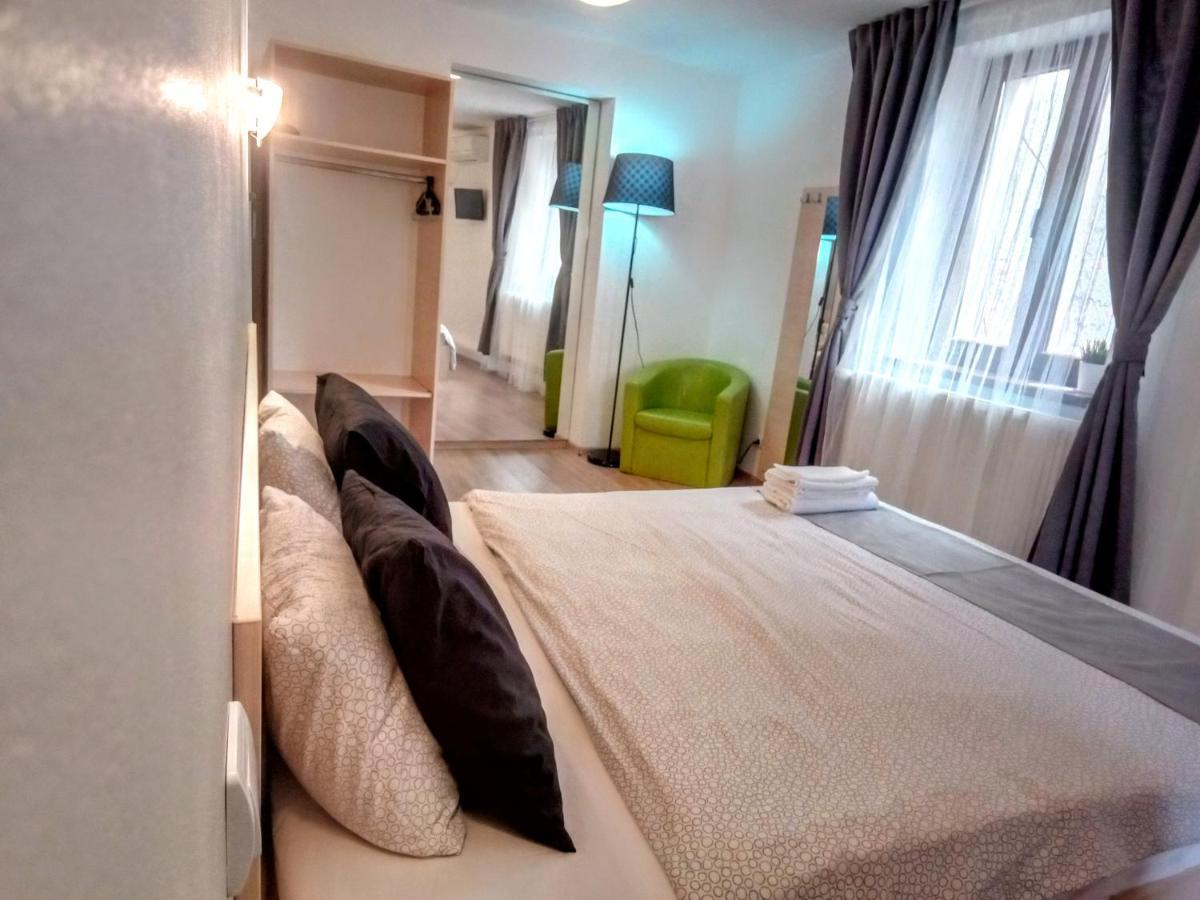 Central Guesthouse (Adults Only) Βουκουρέστι Εξωτερικό φωτογραφία
