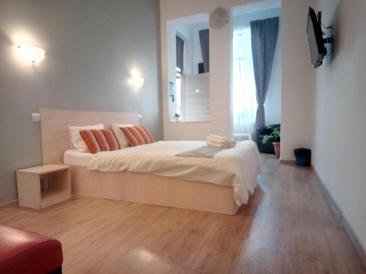 Central Guesthouse (Adults Only) Βουκουρέστι Εξωτερικό φωτογραφία